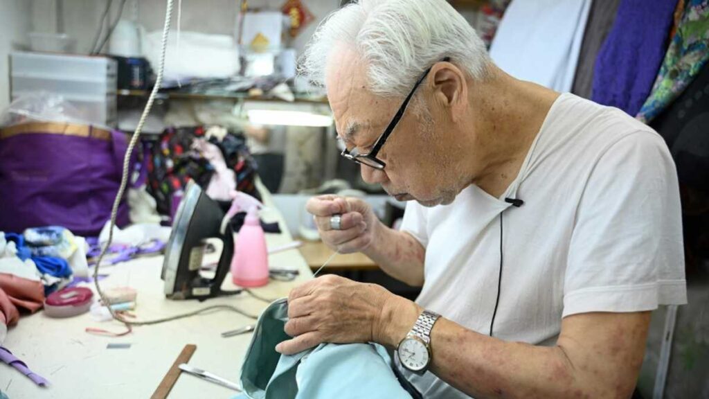 Hong Kong's Cheongsam Master Ready To Retire After 75 Years