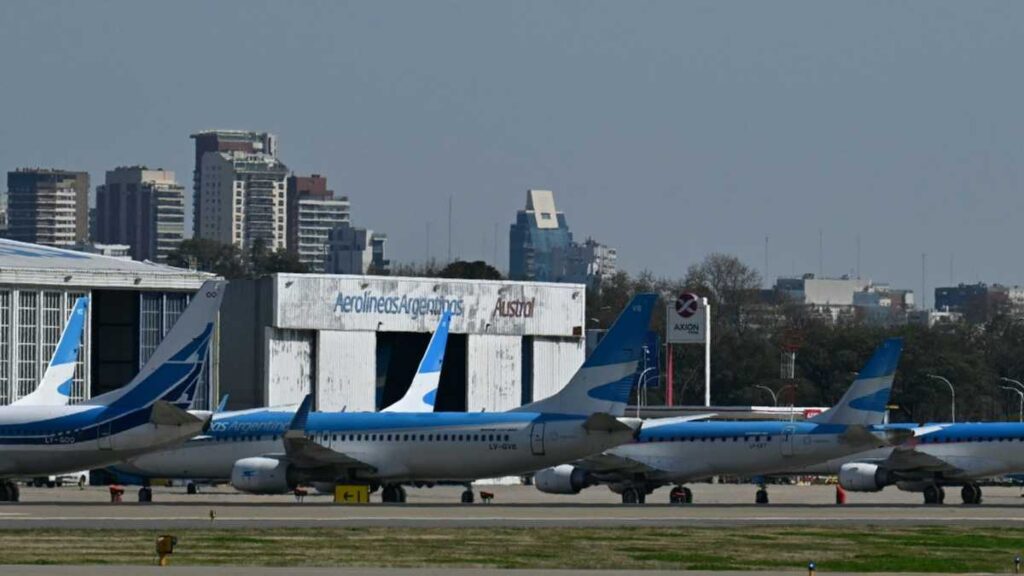 Strike At Argentina's Flagship Airline Hits 30,000 Passengers