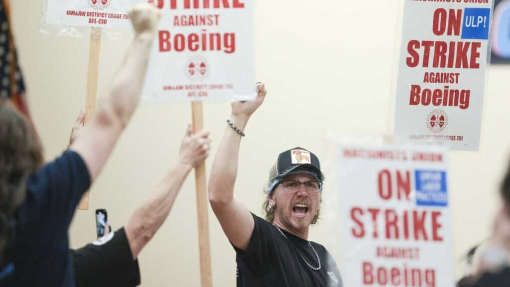 Union Says Talks With Boeing Will Resume On Tuesday